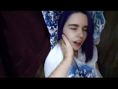 ❤️ Хоҳарамро дар ҷевон ёфт ва ба ӯ кӯмак кард ️❌ Порно босифат дар мо ﹏